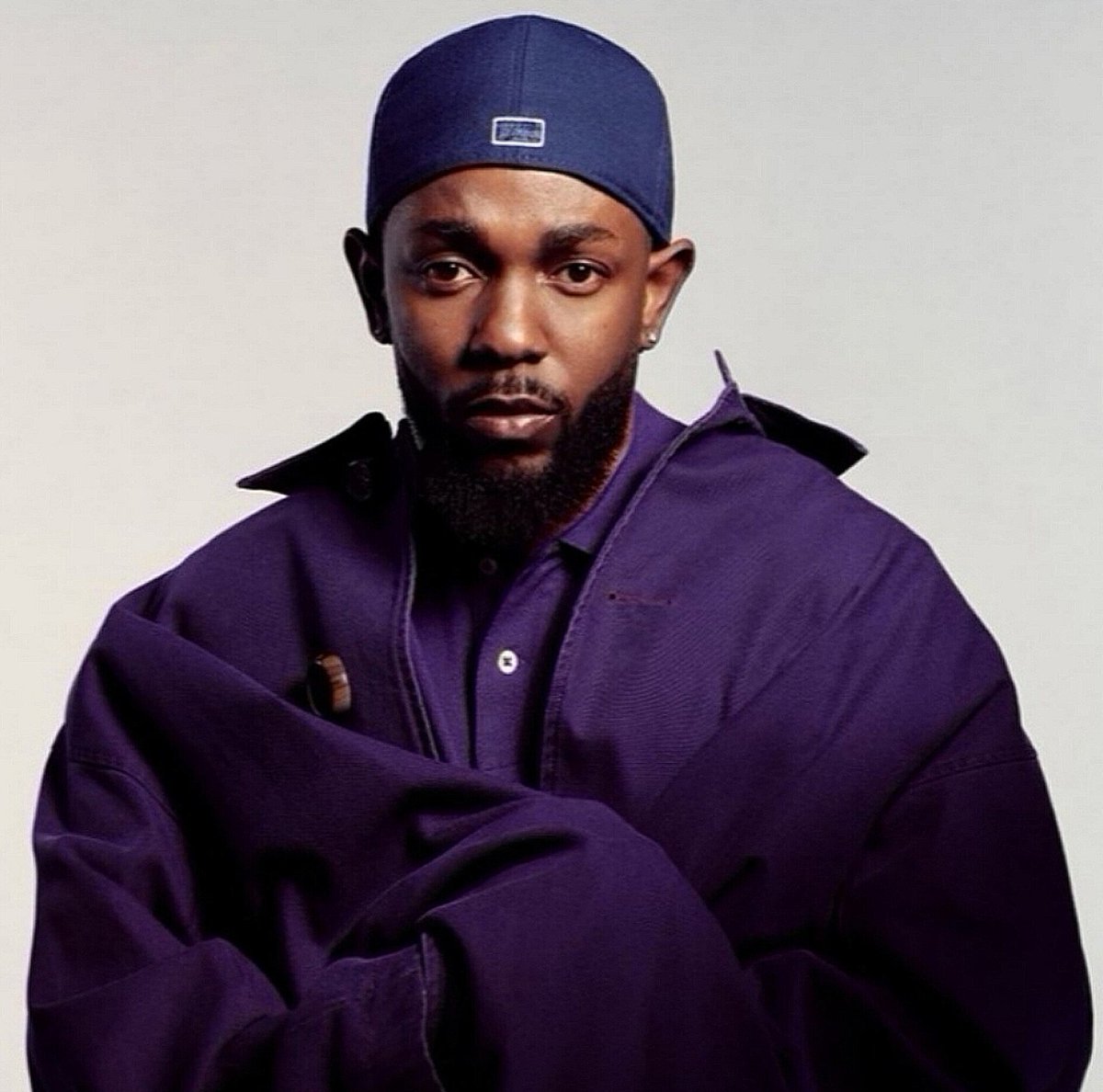 KendrickData's tweet photo. Kendrick Lamar is now the first rapper in history to have 3 songs with over 3 BILLION streams each on Spotify.🔥🏆 

▫️goosebumps - 3.24B
▫️All The Stars - 3.19B
▫️HUMBLE. - 3.00B https://t.co/mRaHOiFoMe