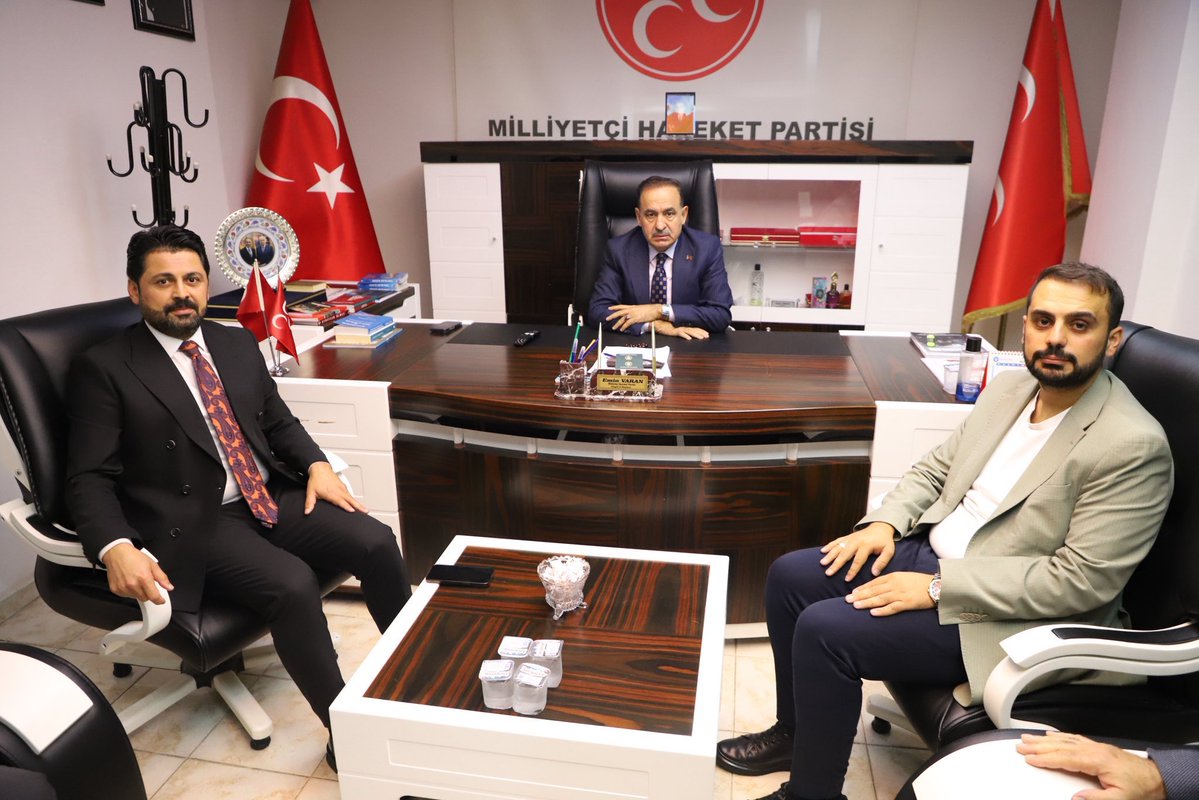 EminVaran12's tweet photo. AK Parti Bingöl İl Başkanı Sayın Yılmaz Seven, il yönetimi ve Gençlik Kolları Başkanı Sayın Enes Aslan, parti binamızda bizleri ziyaret ederek hayırlı olsun dileklerini ilettiler.

Nazik ziyaretleri ve iyi dilekleri için kendilerine teşekkür ediyor, çalışmalarında başarılar diliyorum.
@dbdevletbahceli @MHP_Bilgi @MetinKeskinMHP @mhpbingolmhp @yilmaz_seven @EnessAslan_