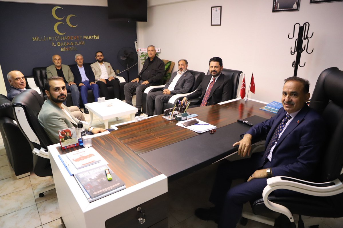 EminVaran12's tweet photo. AK Parti Bingöl İl Başkanı Sayın Yılmaz Seven, il yönetimi ve Gençlik Kolları Başkanı Sayın Enes Aslan, parti binamızda bizleri ziyaret ederek hayırlı olsun dileklerini ilettiler.

Nazik ziyaretleri ve iyi dilekleri için kendilerine teşekkür ediyor, çalışmalarında başarılar diliyorum.
@dbdevletbahceli @MHP_Bilgi @MetinKeskinMHP @mhpbingolmhp @yilmaz_seven @EnessAslan_