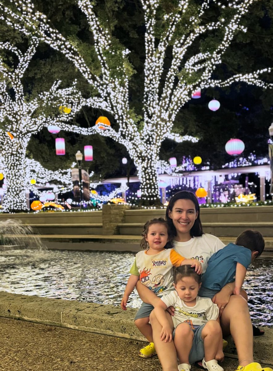 houstonzoo's tweet photo. Houston, fall has arrived at the Zoo! 👻 

Zoo Boo, presented by King &amp; Spalding, is back with a whole month of fall and Halloween fun. Don't ghost us! Get tickets here: https://t.co/2reNJeqsu7

📸: Mariela, Evelyn D., and Regan H. https://t.co/xrT4ZUQgNC