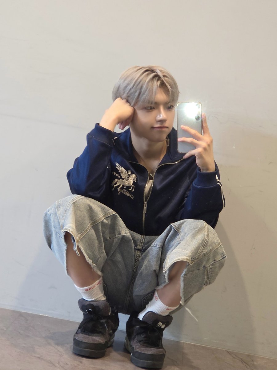 at_ALL_H_OURS's tweet photo. [#온]
Today's 거울샷😎🐥✨️

#ALL_H_OURS #올아워즈
#ON_N #온 https://t.co/MLfKynezQm