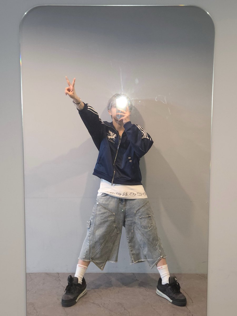 at_ALL_H_OURS's tweet photo. [#온]
Today's 거울샷😎🐥✨️

#ALL_H_OURS #올아워즈
#ON_N #온 https://t.co/MLfKynezQm