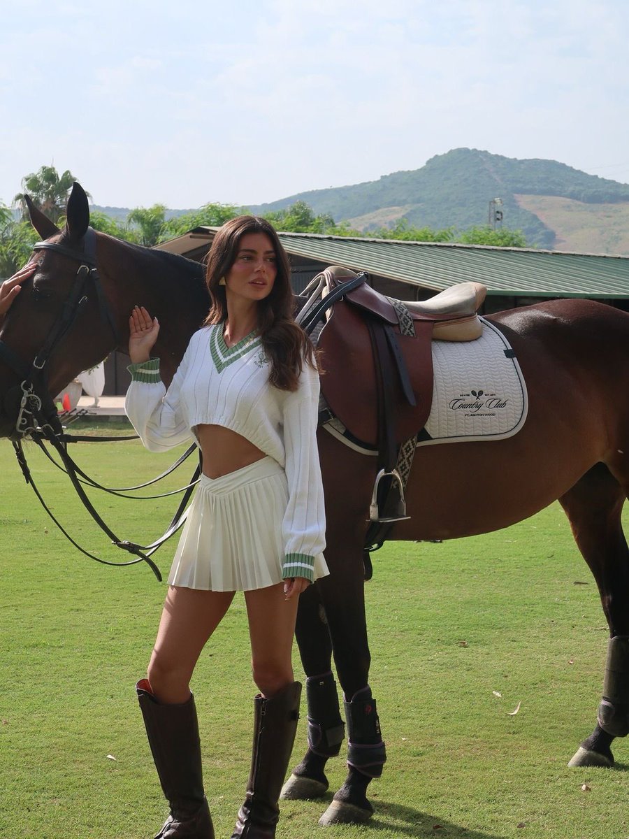 classyladylife's tweet photo. horse riding🐎 https://t.co/xy7KNbsmzA