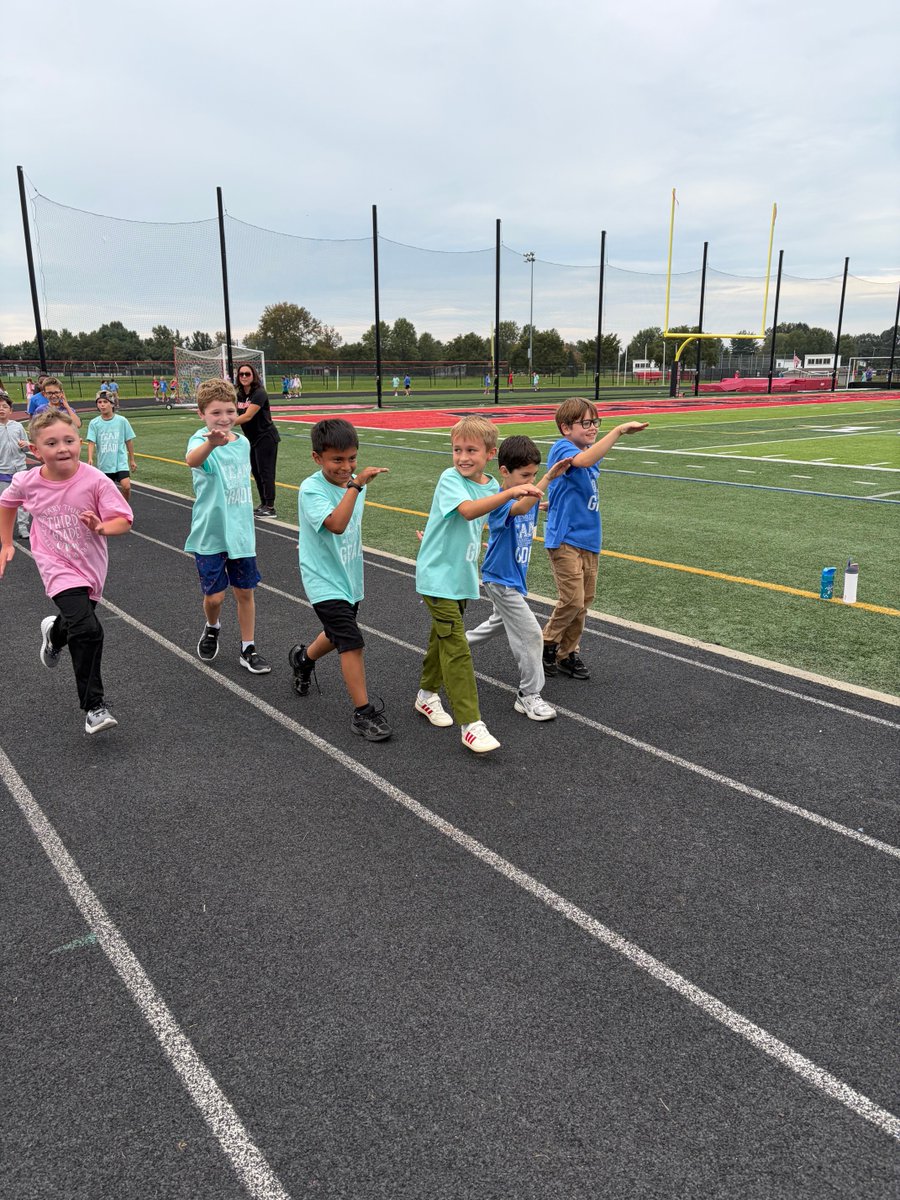 NewellES's tweet photo. NES PTA Walk-a-Thon…HUGE SUCCESS &amp; SUPER FUN! THANK YOU PTA!! https://t.co/o7zxuKCno2
