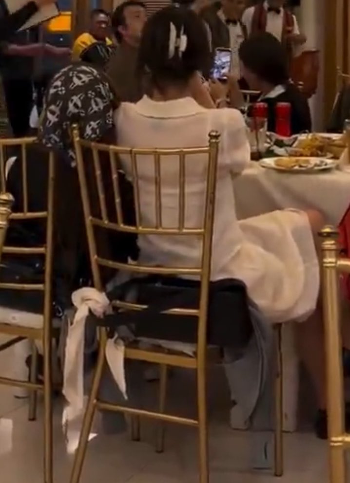 nariloventf's tweet photo. They’re so clingy in private 🤣 not even aware of the camera behind them https://t.co/h3bauxGLuN