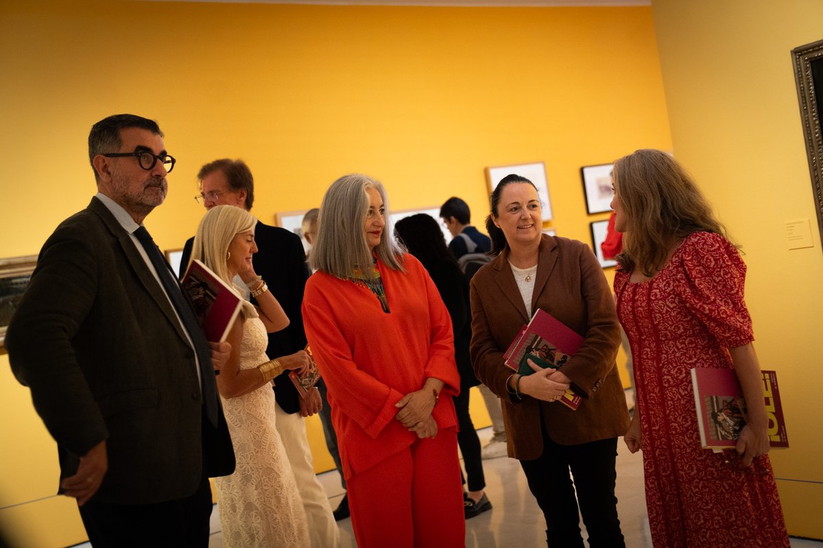 thyssenmalaga's tweet photo. ✨ Hoy hemos tenido el honor de contar con Pilar Albarracín en la presentación de "¡Olé! El mito de lo español a través de Andalucía".

La artista, reciente Premio Nacional de Artes Plásticas 2026, es autora de "Sin título (Torera)", la obra que abre el recorrido de la exposición. Una pieza que da la bienvenida al visitante y que dialoga con la mirada crítica que la muestra plantea sobre los tópicos de lo andaluz y lo español.

Gracias, Pilar, por acompañarnos en un día tan especial para el Museo 👏

#MuseoCarmenThyssen #ThyssenMálaga #ExposiciónOlé #PilarAlbarracín #PremioNacionalDeArtesPlásticas #MitoDeLoEspañol #MálagaCultura #Museos