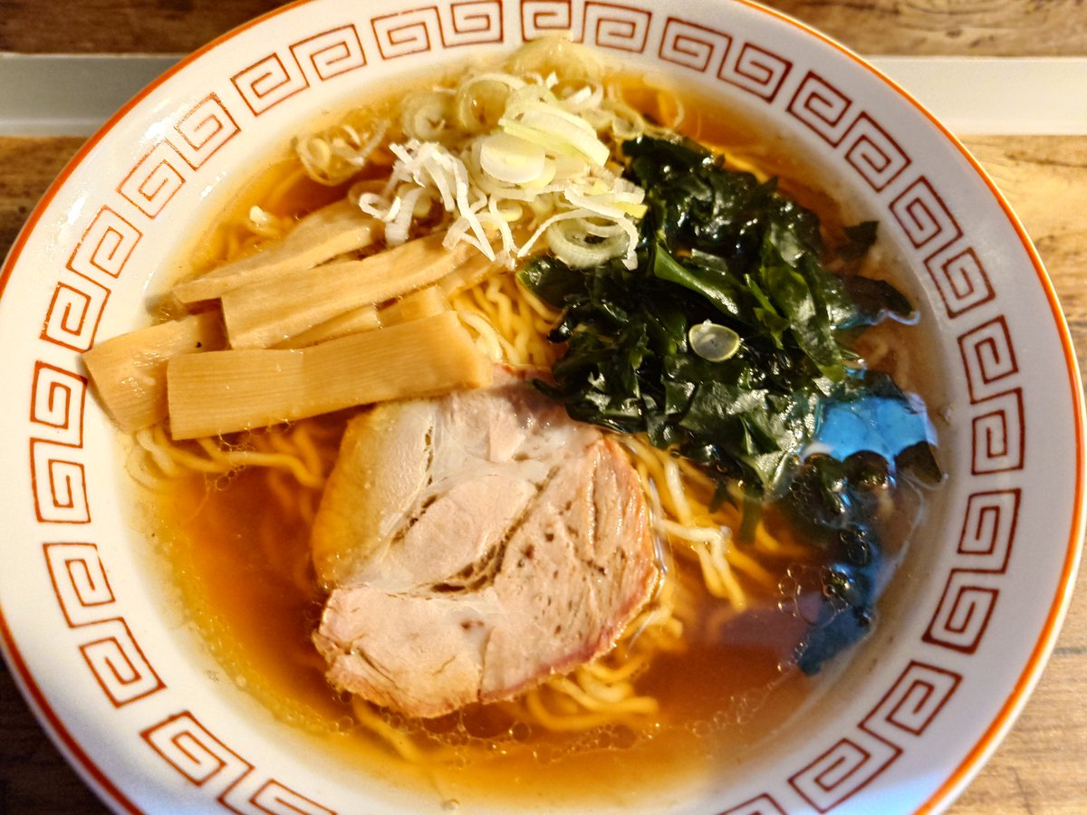 usatoraxxx's tweet photo. 夜鳴きそば きくちゃんラーメン（@kikuchanramen） 

美味しゅうございました😋

やっとタイミングがあって行けたー！！
煮干しか鰹節かなんだか分からんが魚系の味が結構した気がする。
ペロリといける醤油味。
今度父が来た時に晴れてたら連れていこう。
私はまた行く。 https://t.co/b3Q8W11vFS