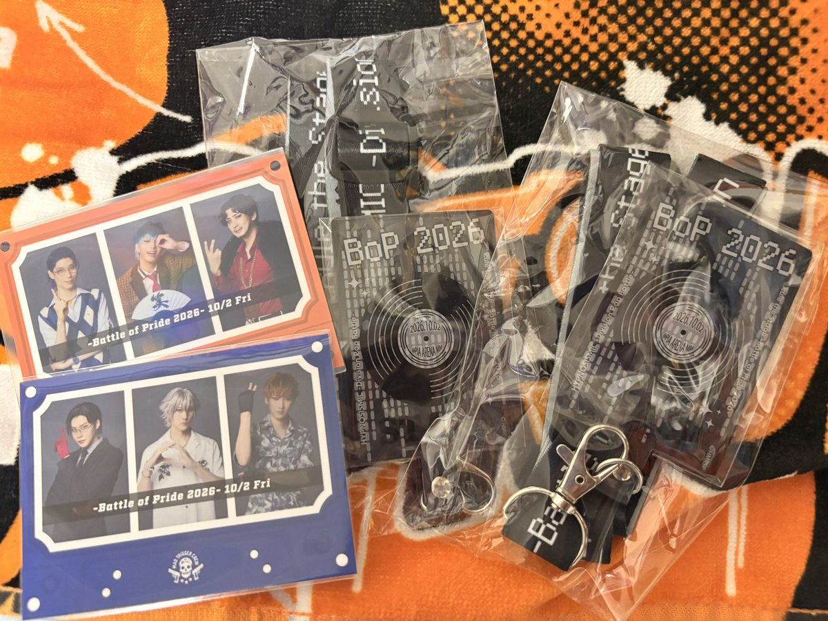 weightlessness2's tweet photo. またフォンタブ！！！😂
最近界隈フォンタブ流行ってるの？
ブルステもフォンタブなんですけど・・・
今月だけで何個フォンタブが手元に来るんだよ！💦
私1個しか携帯持ってないぞ😭使い道0
なんかキーホルダーとかに改造できないかなぁ https://t.co/Ig5EUZOZfT