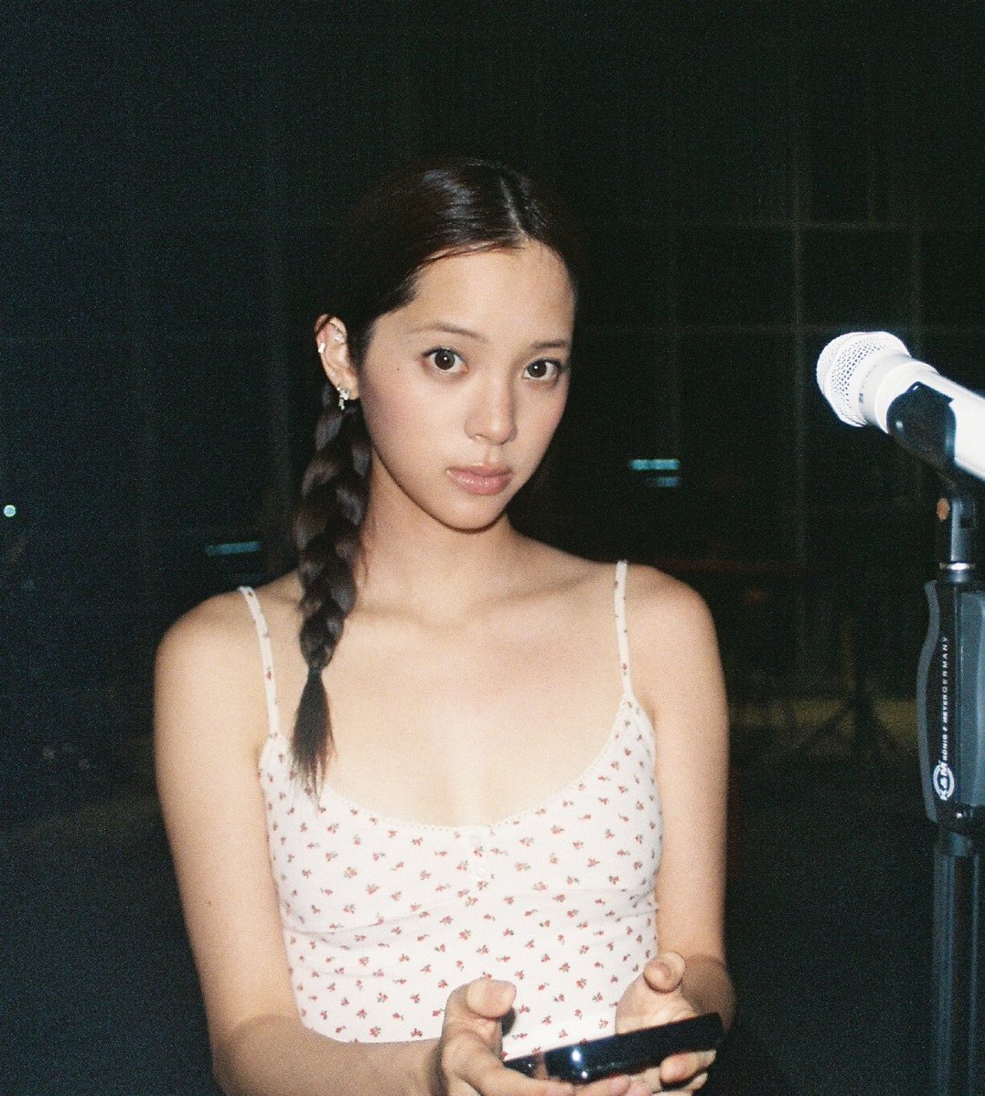 7k787k's tweet photo. 送逼听起来就很贱呀 娜娜送逼更贱了 为了吃到爸爸的鸡巴 自己一个人去找爸爸 自己乖乖的开好酒店 等爸爸进门看到的就是狗娜娜穿着情趣内衣 对着门撅着屁股露着逼 想到爸爸就发情的母狗娜娜看到爸爸一进门就可以操母狗娜娜 天生就是吃老公鸡巴的 就算操烂操坏也没关系 骂娜娜是婊子母狗飞机杯 鸡巴套子 https://t.co/ulpZENx3GR