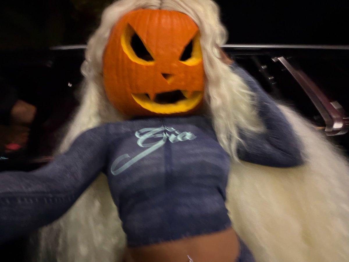 MegansStats's tweet photo. “Look I was working on Oct 1st okayyy”

— Megan Thee Stallion via IG! https://t.co/Wp2MF9Ad9j