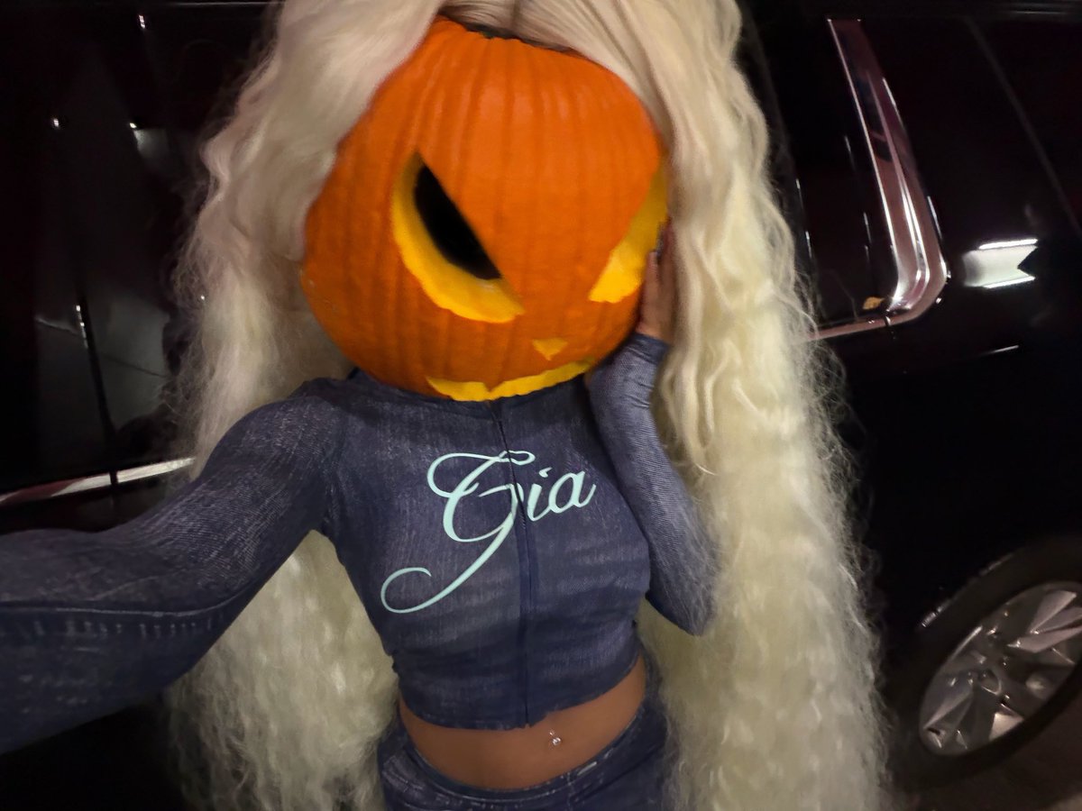 MegansStats's tweet photo. “Look I was working on Oct 1st okayyy”

— Megan Thee Stallion via IG! https://t.co/Wp2MF9Ad9j