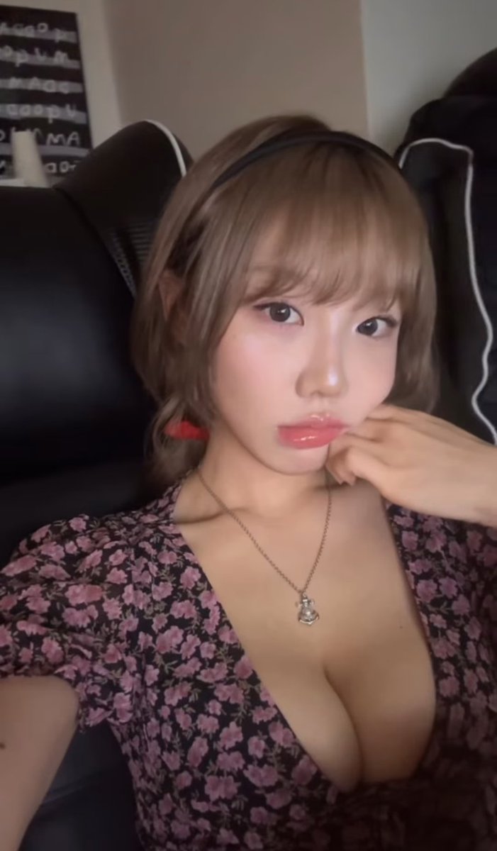Msejinming's tweet photo. Selamat malam, muda mudi feeling lonely ☺️ https://t.co/czyxJfUQkA