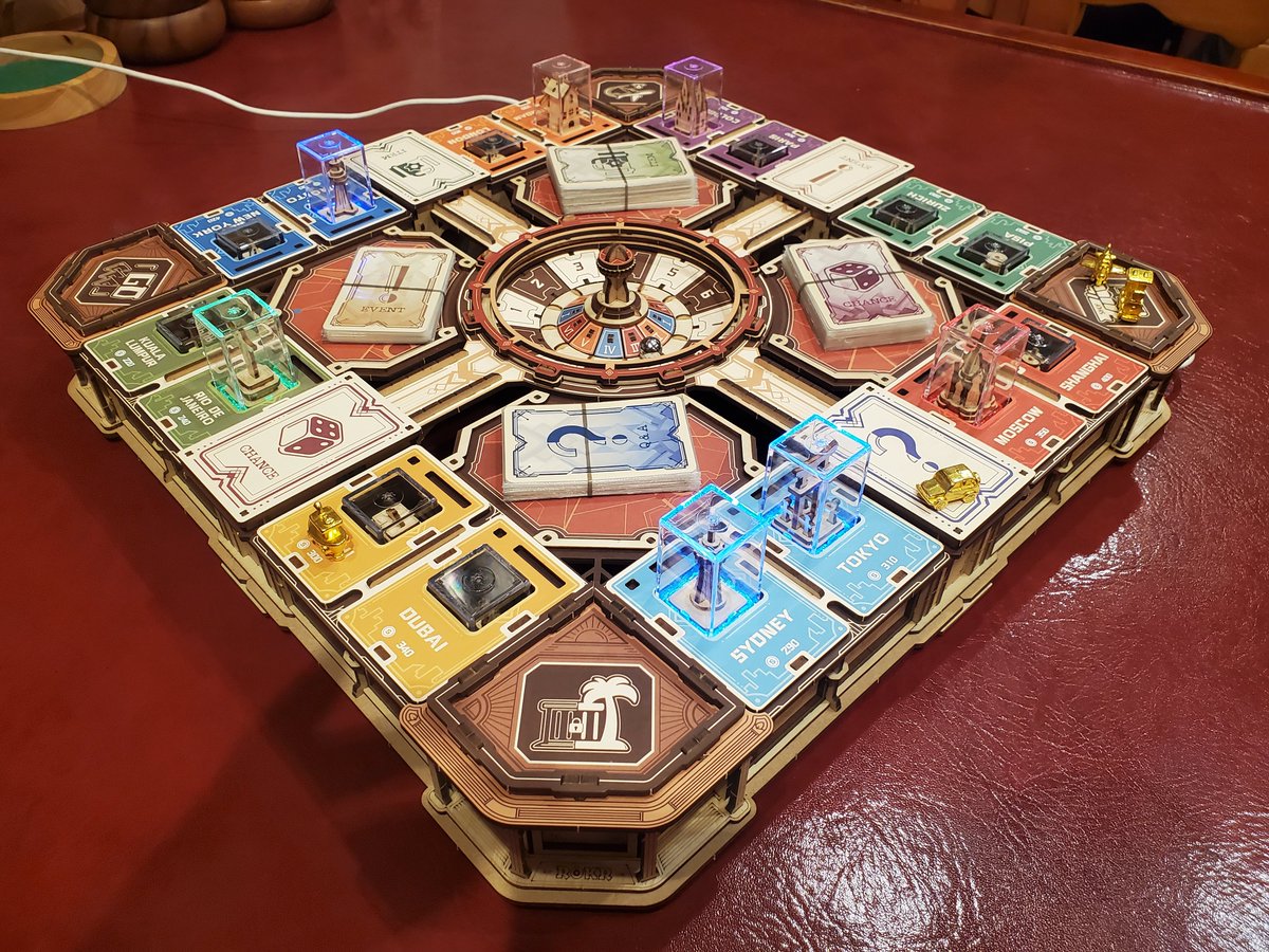 boardgamecafen1's tweet photo. 物凄いコンポーネントのゲームが...
何となく暫く置いておくことにします。 https://t.co/z6TxyYIKsA
