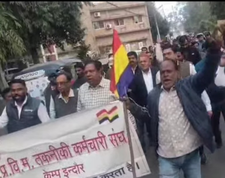 VAKKS_MP's tweet photo. #नियमितीकरण, दशकों से सेवा दे रहे संविदा कर्मचारियों का संवैधानिक अधिकार है। 

नियुक्ति प्रक्रिया रोके जाने की भ्रामक खबरों पर नोडल कंपनी स्पष्टीकरण जारी करे।
#नवीननियुक्तियोजना
#बिजली_संविदा_नियमितीकरण_नोटिफिकेशन #RegularizeContractEmployees
#Departmental_Exam
#PowerEmployees https://t.co/d2CxtEE9Vx