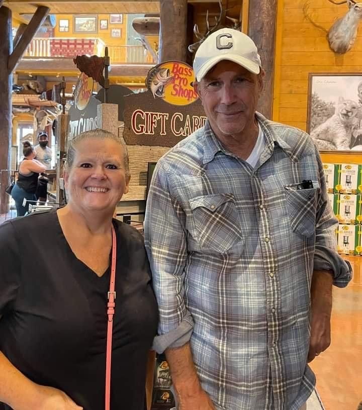 continosabina's tweet photo. “A good day, a good conversation, and a few memories to keep.
#KevinCostner #FilmTwitter https://t.co/Ve2z645gLZ