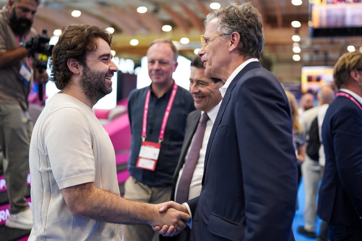 BetConstruct's tweet photo. Forging connections at the highest level. 🤝 
During the SBC Summit Lisbon, Vahagn Badalyan engaged in  dialogue with Portugal's Minister of Tourism. 
A true testament to our commitment to shaping a globally connected and advanced digital ecosystem https://t.co/GjkdMB2CZE