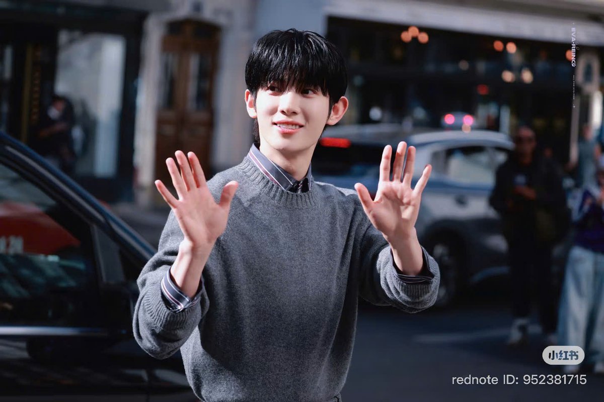 oolafh_7's tweet photo. The way Siwoo carries this LANVIN look is simply incredible. So much presence.

PARK SIWOO AT LANVIN PFWSS27
#PARKSIWOOxLANVIN
#PARKSIWOO https://t.co/L8kxzpHE0q