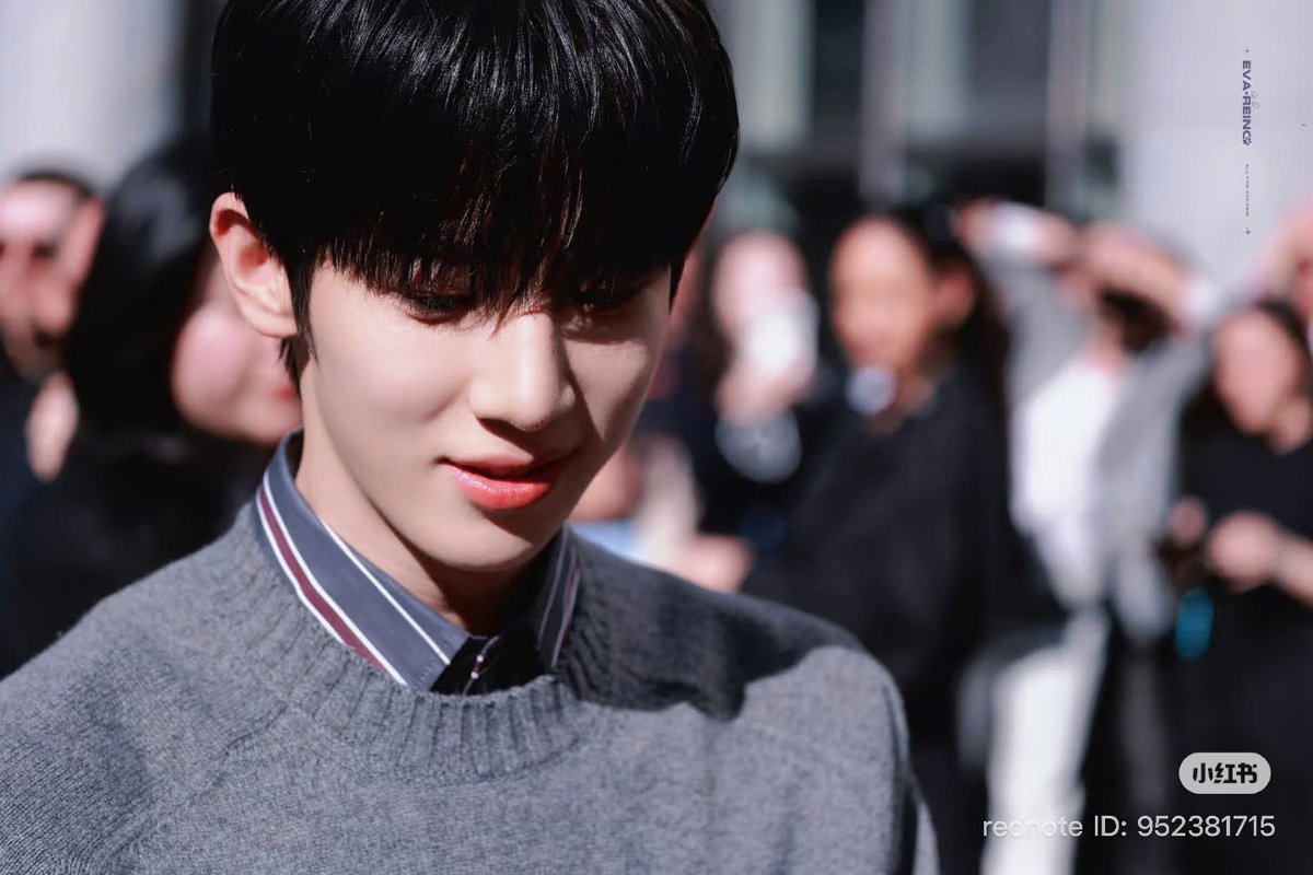 oolafh_7's tweet photo. The way Siwoo carries this LANVIN look is simply incredible. So much presence.

PARK SIWOO AT LANVIN PFWSS27
#PARKSIWOOxLANVIN
#PARKSIWOO https://t.co/L8kxzpHE0q