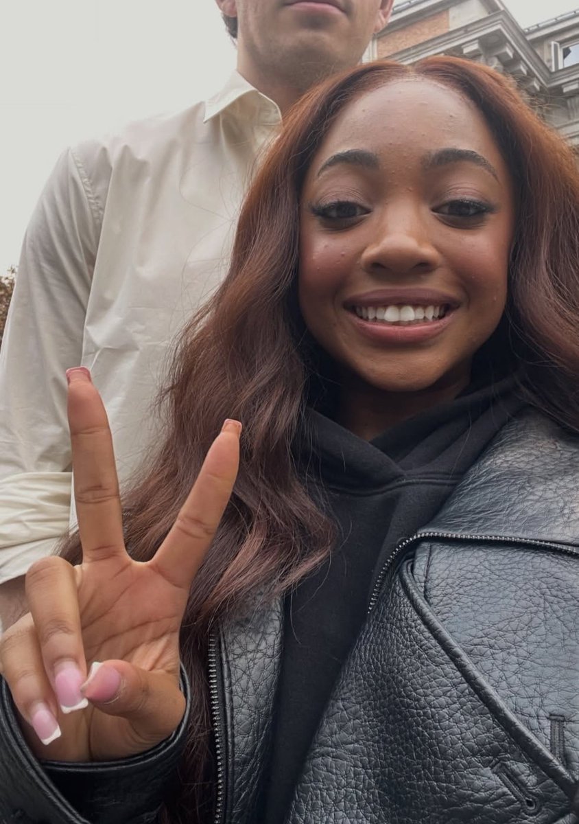 rybianupdates's tweet photo. We need a Ryan and Fabian version of this 😭 https://t.co/8h1HF1w66u