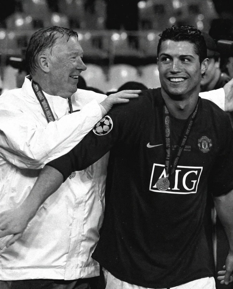 ChessLordK's tweet photo. Cristiano Ronaldo with the best coaches❤️🔥 https://t.co/VEFH0C8GA4