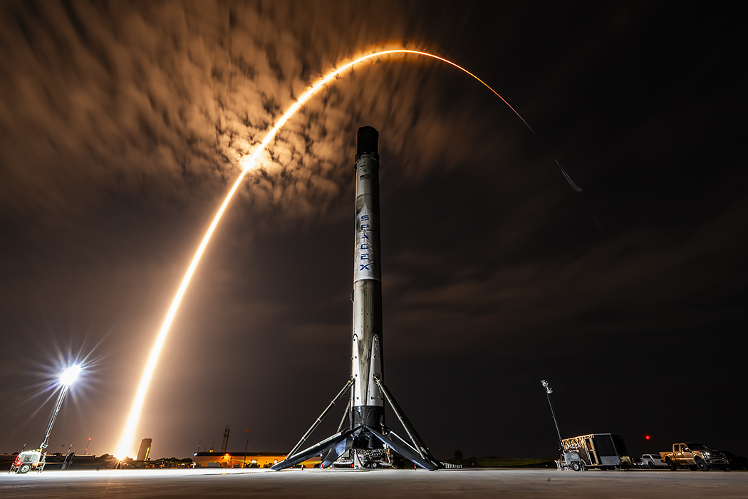 LaunchPhoto's tweet photo. Yesterday in a nutshell. Falcon Heavy launches NROL-97 12 hours after Crew-13. https://t.co/4DWtwyfdZj