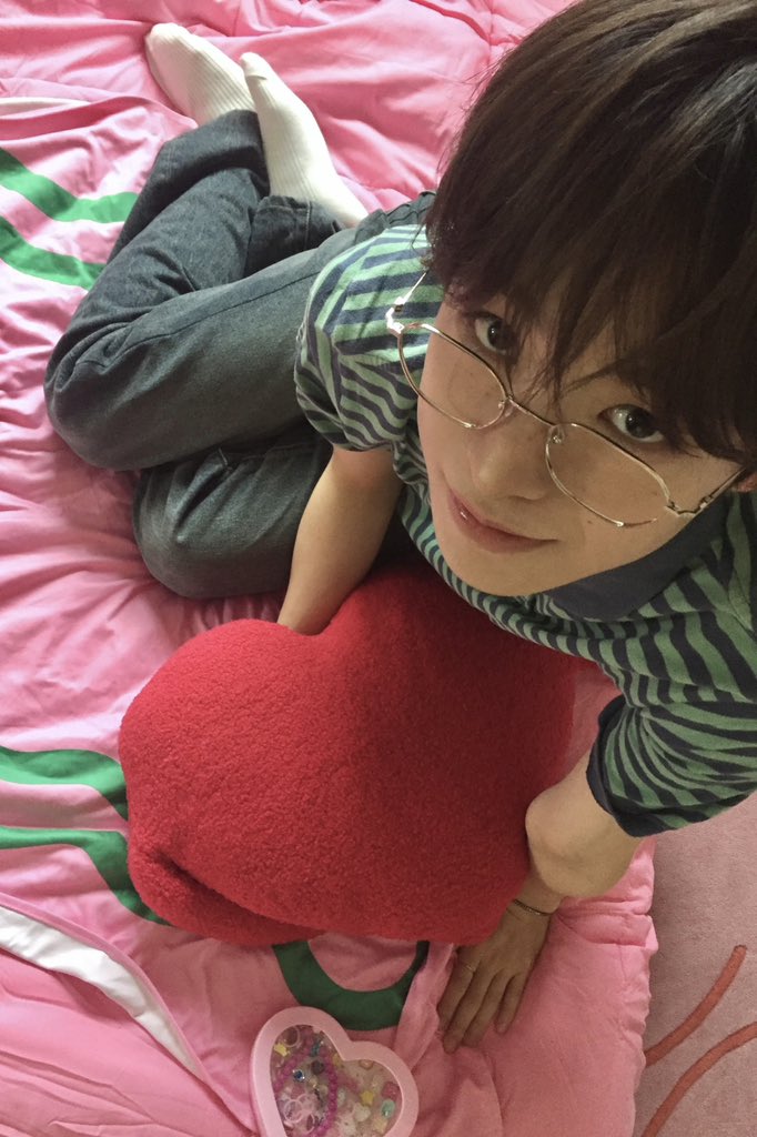 eeeasymorning's tweet photo. 왼충이들의 서러움:

“오빠 내가, 오빠 른으로 만들어버리는것들  다 죽여줄게”

탕!!!!!!!!!!!!!!!!!!!!!!!!!!!!

.
.
.
.
아않되!!!!!!!! 오빠 않되씨발!!!!!!!!!!!!! https://t.co/LVFNcM7UXW