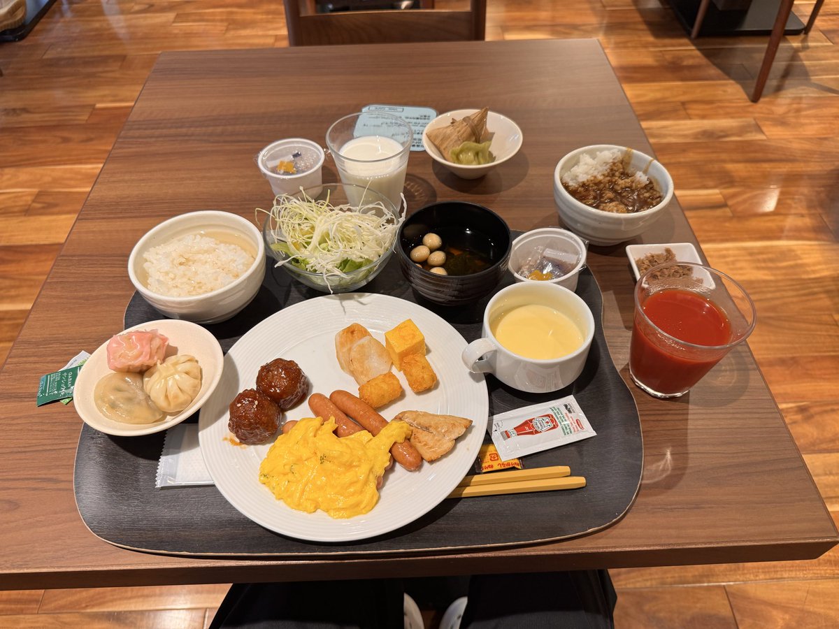 760723a_t's tweet photo. 9月29日から10月1日東北二泊三日デブ活の旅2
2日目
朝ご飯 ホテルでの #朝食ビュッフェ
おやつ #クリームソーダ 
昼ご飯 #味の牛たん喜助 #牛たん切り落とし定食
 夜ご飯 #楽天モバイル最強パーク宮城 #エンジェルスBOWL https://t.co/J4FuaDj9lO