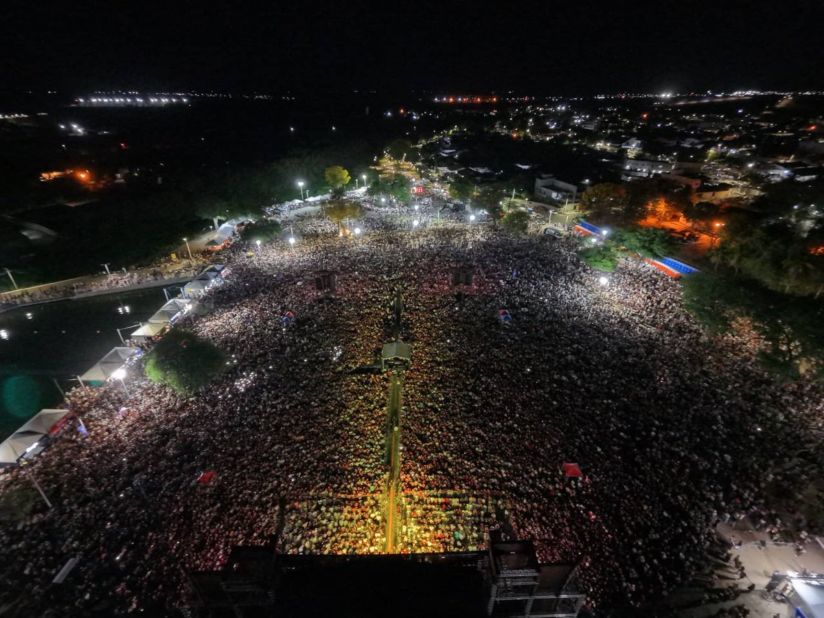FreiGilsonCMES's tweet photo. Minha gente, foi maravilhoso tudo o que vivemos na cidade de Paulo Afonso, na Bahia. Foi a minha primeira vez na cidade, e certamente ficará marcada no meu coração.

Vivemos um dia histórico, com mais de 100 mil pessoas reunidas. É impressionante pensar que Paulo Afonso tem cerca de 119 mil habitantes e tivemos praticamente 120 mil pessoas participando desse grande momento.

Quero agradecer de maneira muito especial a Dom Guido, bispo desta diocese, pelo convite e pela acolhida. Foi uma alegria poder estar com vocês e servir nesse momento tão bonito de evangelização.

Foi lindo demais! A cidade foi impactada pelo poder de Deus e, ao mesmo tempo, vivemos tudo com muita ordem e tranquilidade.

Estou maravilhado com o que vi. Um povo caloroso, acolhedor e cheio de fé. Tenho certeza de que esse dia ficará marcado para sempre na história de Paulo Afonso e também na história da evangelização no nosso Brasil.

Deus abençoe cada um de vocês.

Até a próxima, Paulo Afonso, Bahia!