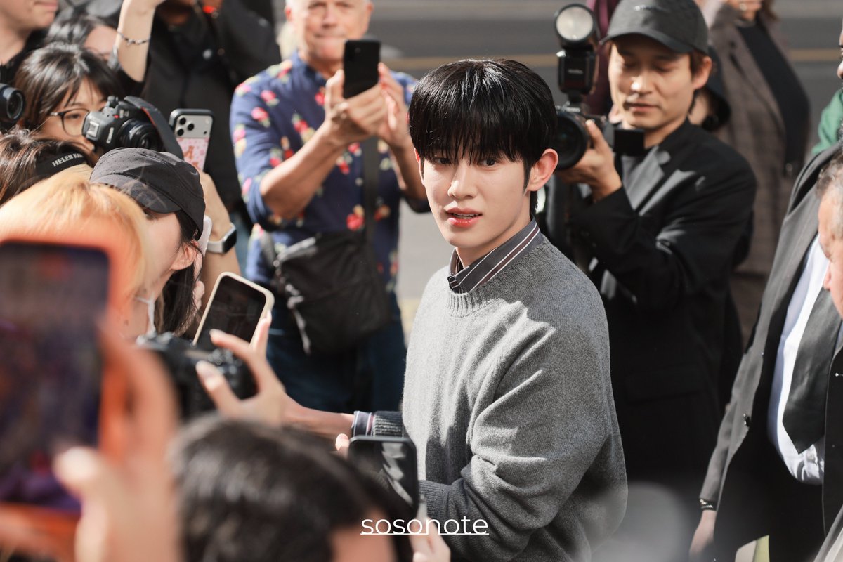 soso_note1's tweet photo. SUPERSTAR 
너의 빛나는 하루를 함께해서 기뻐 

PARK SIWOO AT LANVIN PFWSS27 
#PARKSIWOOxLANVIN
#PARKSIWOO
#LANVINPFWSS27 https://t.co/U3c2HN6Rrw