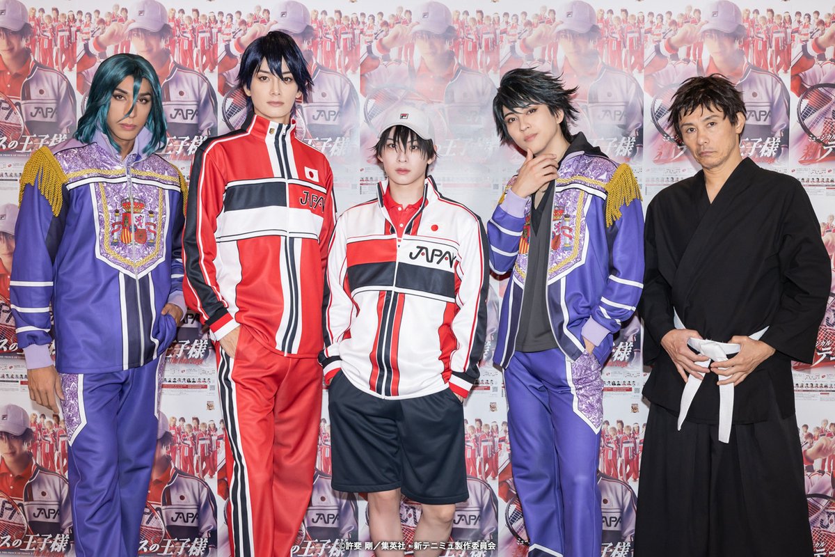 TennimuNews's tweet photo. 【 #新テニミュ 】The Final Stage開幕🎾
本日10/2公演初日を迎えました。ご来場誠にありがとうございました！
皆様のエールを力に、全41公演駆け抜けます！
また、本日はゲネプロからたくさんのテニミュファミリーの皆さんが来てくれました。とても励みになっております！
明日は12:30／17:30公演です。劇場でお待ちしております。