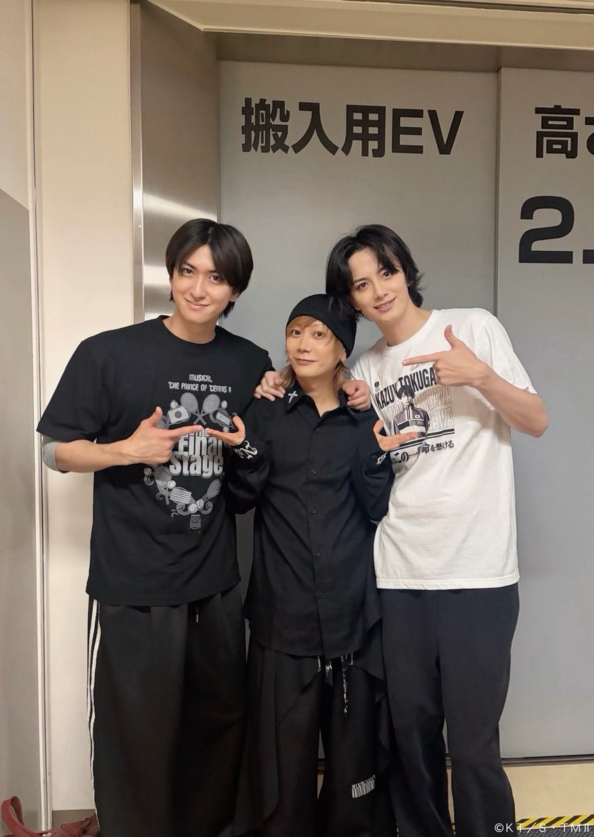 TennimuNews's tweet photo. 【 #新テニミュ 】The Final Stage開幕🎾
本日10/2公演初日を迎えました。ご来場誠にありがとうございました！
皆様のエールを力に、全41公演駆け抜けます！
また、本日はゲネプロからたくさんのテニミュファミリーの皆さんが来てくれました。とても励みになっております！
明日は12:30／17:30公演です。劇場でお待ちしております。