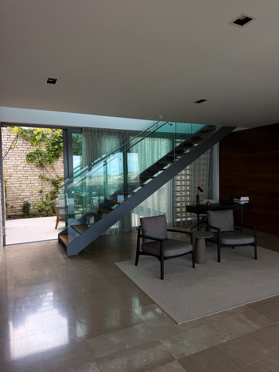ricardogorski's tweet photo. What 2.500.000€ gets you in the mountains of Cyprus🇨🇾:

> 250sqm villa (4BR)
> Location: Paphos
> 5* resort amenities
> 18-hole golf course
> 12 minutes from the sea
> Complete privacy &amp; solitude

Life goals. https://t.co/kYD1wvws7O