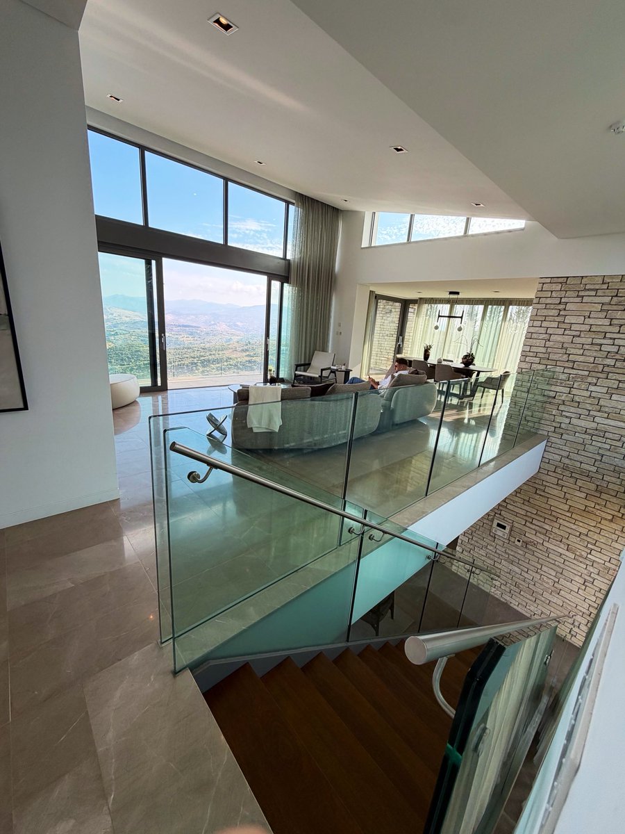ricardogorski's tweet photo. What 2.500.000€ gets you in the mountains of Cyprus🇨🇾:

> 250sqm villa (4BR)
> Location: Paphos
> 5* resort amenities
> 18-hole golf course
> 12 minutes from the sea
> Complete privacy &amp; solitude

Life goals. https://t.co/kYD1wvws7O