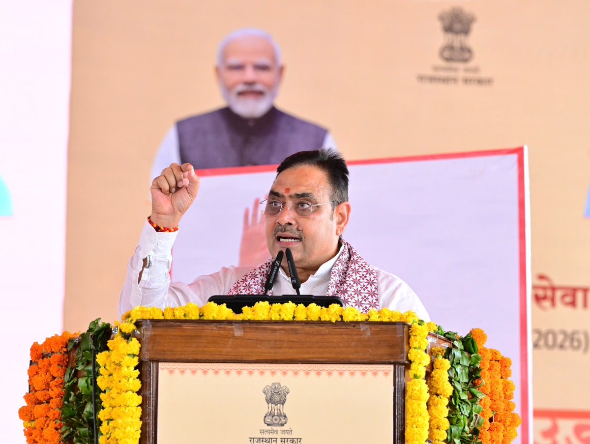 BJP4Rajasthan's tweet photo. मुख्यमंत्री श्री @BhajanlalBjp ने आज जयपुर में आयोजित ‘सपनों की उड़ान–सशक्त युवा संवाद’ कार्यक्रम में प्रदेश के ऊर्जावान युवाओं से संवाद किया।

इस अवसर पर मुख्यमंत्री जी ने युवाओं के सपनों को नई उड़ान देते हुए 4,500 से अधिक युवाओं को नियुक्ति-पत्र प्रदान किए और उनके उज्ज्वल भविष्य के लिए शुभकामनाएं दीं। साथ ही, विभिन्न जिलों में ₹3,075 करोड़ की लागत वाले 668 विकास कार्यों का शिलान्यास एवं लोकार्पण किया।

इस दौरान युवाओं को नशामुक्ति की शपथ दिलाई तथा युवाओं को नए अवसरों से जोड़ते हुए नई किरण–नशामुक्ति पोर्टल, प्रतिभा, खेल मित्र एवं खेलो राजस्थान गेम्स पोर्टल तथा स्मार्ट मूल निवास–प्रमाण-पत्र सेवा का शुभारंभ किया।

इस अवसर पर उपमुख्यमंत्री श्रीमती @KumariDiya, युवा मामले एवं खेल मंत्री श्री @Ra_THORe, सामाजिक न्याय एवं अधिकारिता मंत्री श्री @AvinashGehlot_, युवा मामले एवं खेल राज्य मंत्री श्री @kkvishnoibjp सहित अन्य जनप्रतिनिधिगण  उपस्थित रहे।
