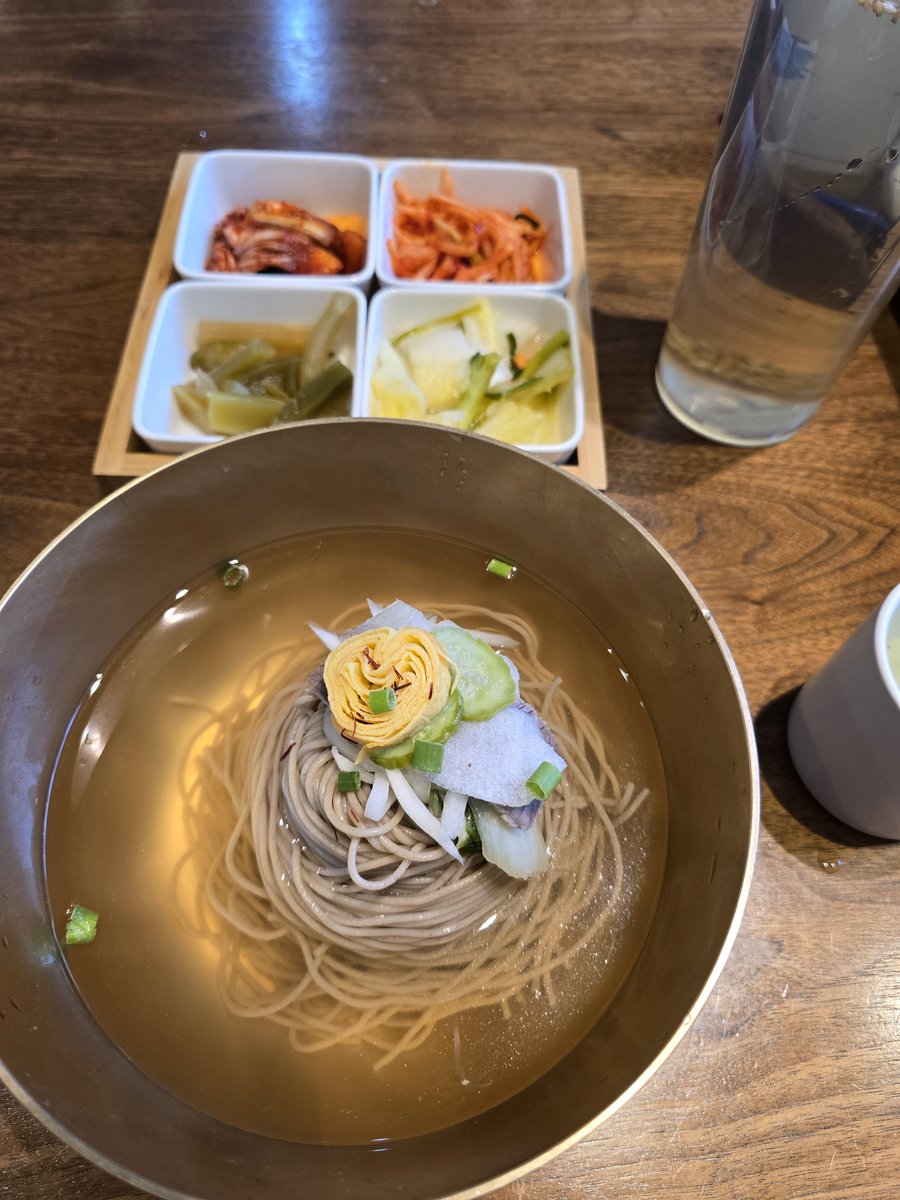 RavitaStudio's tweet photo. 평양냉면 vs. 함흥냉면 | 2026/10/2 개발 일지 [중력미로 | GravitaMaze]: https://t.co/60TroZn42i

어제 퇴근을 안 했습니다.
그래서 지금 35시간째 사무실에 있습니다.
여기 사람이 살고 있습니다.
집에 가고 싶습니다.

(무슨 일일까요? 블로그를 읽어보세요!)
#개발일지 #FGT https://t.co/egqJo12D6p