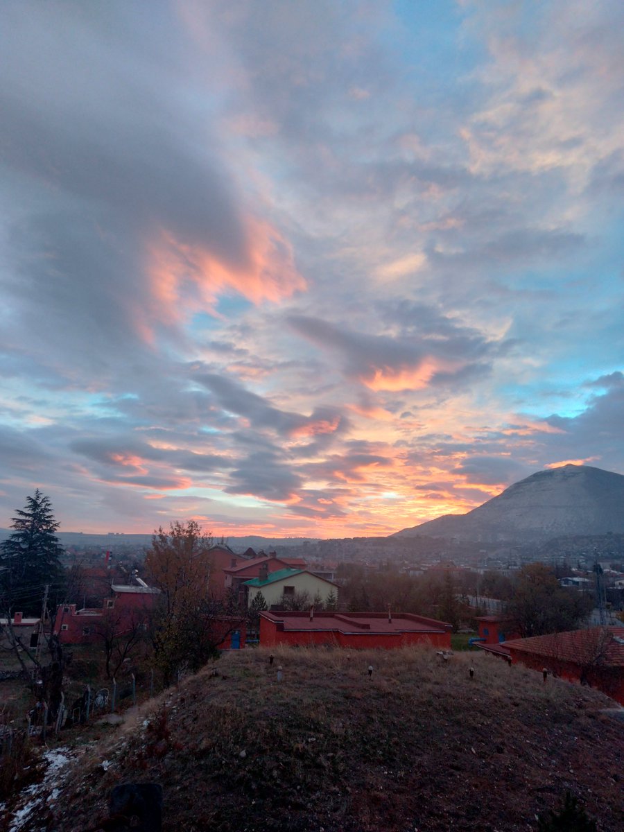 laylalavin's tweet photo. çektiğim gözkyüzü fotoğraflarını paylaşıyorum gün altmış dört https://t.co/BbmxNKn4zs