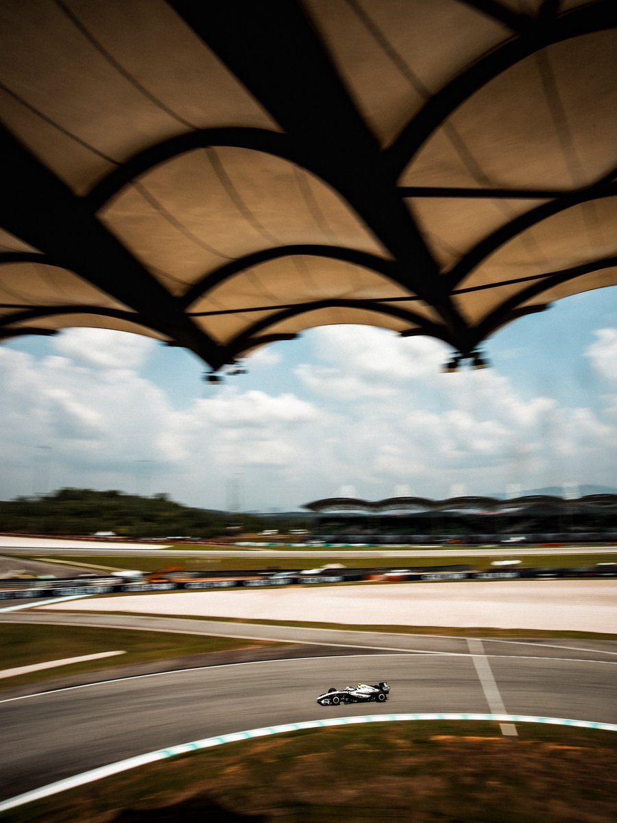 ValtteriBottas's tweet photo. Friday in ‘Bahrain GP in Malaysia’ 🇲🇾

Positive day. Car working as expected again today after the Baku struggles, and we will give it all tomorrow 🏁

Sweaty work btw, but I love it 🤠 https://t.co/JQkSJI8fP0