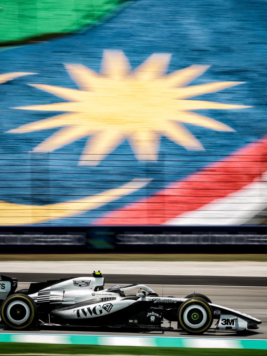 ValtteriBottas's tweet photo. Friday in ‘Bahrain GP in Malaysia’ 🇲🇾

Positive day. Car working as expected again today after the Baku struggles, and we will give it all tomorrow 🏁

Sweaty work btw, but I love it 🤠 https://t.co/JQkSJI8fP0