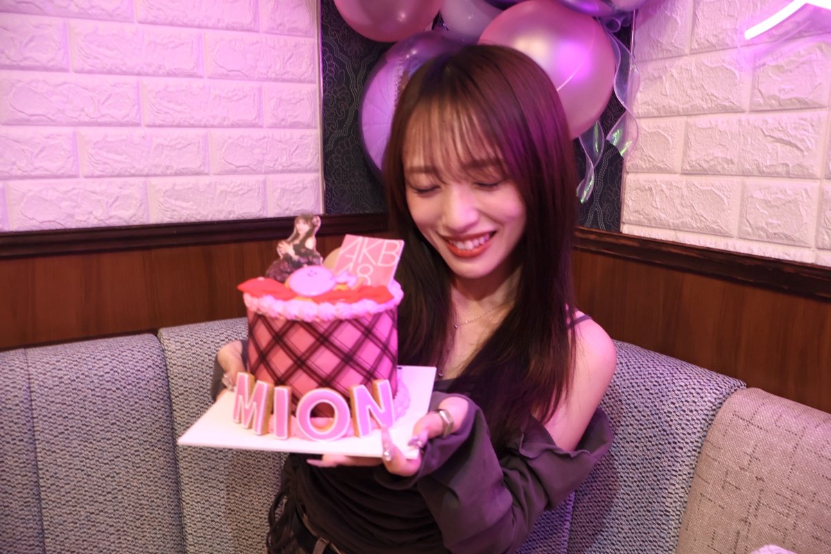 mionnn_48's tweet photo. 📣明日20:00〜
#おんちゃんねる YouTube生配信

卒コンからちょうど半年になる明日、久々の生配信したいと思います❣️
おん推しの皆様ぜひ見に来てください❣️ https://t.co/FEqk9S3iwL