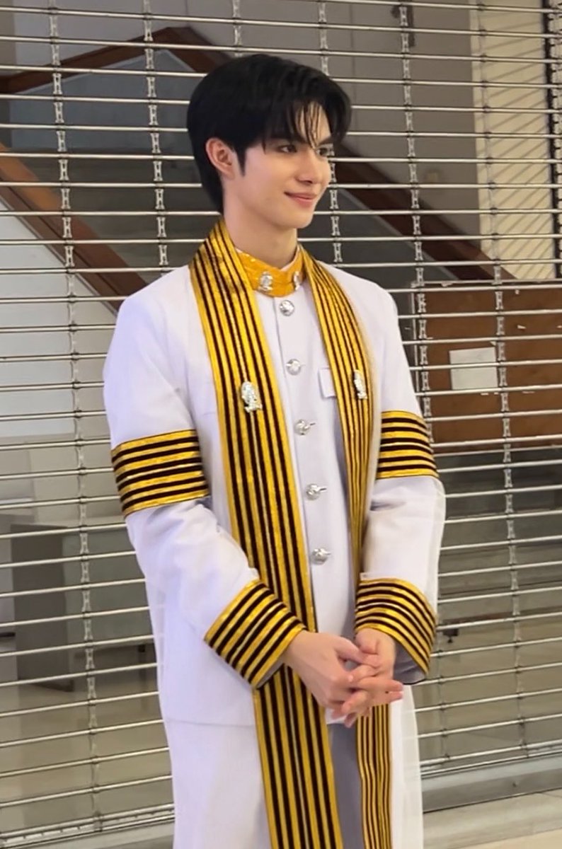 aa_athittaya's tweet photo. Congrats nakrub 🎓💖 @tangtonjp
เก่งมั้กกกกกก👍🏻สำเร็จไปอีกขั้นแล้วคนเก่งจากนี้ลุยเต็มที่เลยนะกับเส้นทางที่แกเลือกไม่ว่าจะทำอะไรจั๊นซัพพอร์ตเสมอ มาหาตามสัญญาและนะ ไว้เดี๋ยวปีหน้าตามไปแน่แล้วที่บอกให้นอนเยอะๆจั๊นจดไว้ละ5555555🫶🏻👊🏻
#CongratsGradTangton
#TangtonJinnaphop https://t.co/ukzj63JCWu
