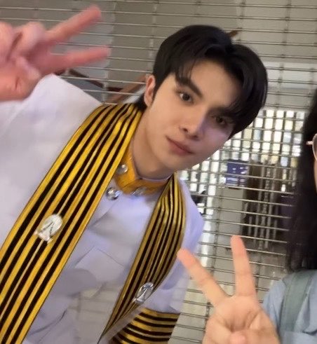 aa_athittaya's tweet photo. Congrats nakrub 🎓💖 @tangtonjp
เก่งมั้กกกกกก👍🏻สำเร็จไปอีกขั้นแล้วคนเก่งจากนี้ลุยเต็มที่เลยนะกับเส้นทางที่แกเลือกไม่ว่าจะทำอะไรจั๊นซัพพอร์ตเสมอ มาหาตามสัญญาและนะ ไว้เดี๋ยวปีหน้าตามไปแน่แล้วที่บอกให้นอนเยอะๆจั๊นจดไว้ละ5555555🫶🏻👊🏻
#CongratsGradTangton
#TangtonJinnaphop https://t.co/ukzj63JCWu