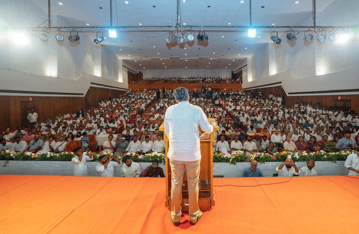 NDCNach's tweet photo. சாதனைப் பெண்களுக்கு பெருந்தலைவர் காமராஜர் விருது வழங்கும் விழா, நமது @WTLFoundation சார்பில் இன்று தலைவர் திரு அண்ணாமலை அவர்கள் தலைமையில் பல்வேறு துறைகளில் சாதனை படைத்து, சமூகத்திற்கு சிறப்பான பங்களிப்பை வழங்கி வரும் நமது சகோதரிகளான அருள் சகோதரி ரோஸ்லின், திருமதி கலா பாலசுந்தரம், திருமதி முத்தமிழ்செல்வி நாராயணன், திருமதி ஜீவிதா, செல்வி மாதவி, திருமதி டாக்டர் பாத்திமா, செல்வி ஹரிஸ் கரிஷ்மா, செல்வி சின்மயி, செல்வி புனிதவள்ளி, செல்வி தான்வி கார்த்திகேயன் மற்றும் திருமதி பி. கிருஷ்ணவேணி ஆகியோருக்கு வழங்கி கௌரவித்ததில் பெருமையடைகிறோம்.

@annamalai_k