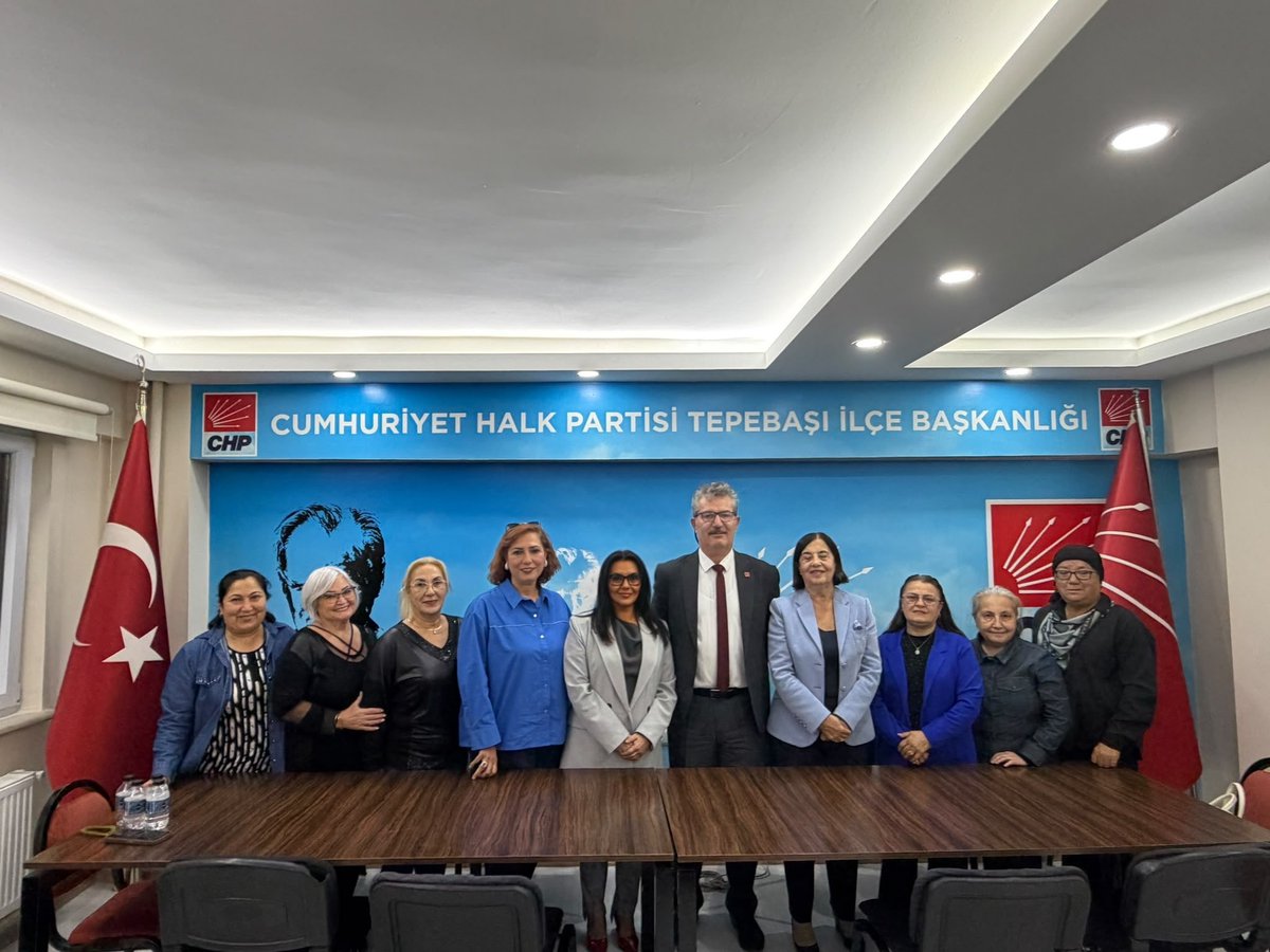 jalenursullu's tweet photo. 🔴 CHP TEPEBAŞI İLÇE BAŞKANLIĞI

Cumhuriyet Halk Partisi Eskişehir İl Kadın Kollarımızla birlikte Tepebaşı İlçe Başkanlığımızı ziyaret ederek, göreve yeni atanan İlçe Başkanımız Faruk Özkan ve Yönetim Kurulu üyelerimizle buluştuk.

Cumhuriyet Halk Partisi’nin köklü örgütlü gücü, birlik ve dayanışmasıyla Eskişehir’imiz ve hemşehrilerimizin sorunlarına çözüm üretmek, daha güzel gelecek kurmak için, omuz omuza çalışmalarımızı sürdürüyoruz.

Ebedi ve Tek Önderimiz Mustafa Kemal Atatürk’ün emanetine sahip çıkan ve mücadelesiyle partimize güç veren tüm yol arkadaşlarıma başarılar diliyorum.