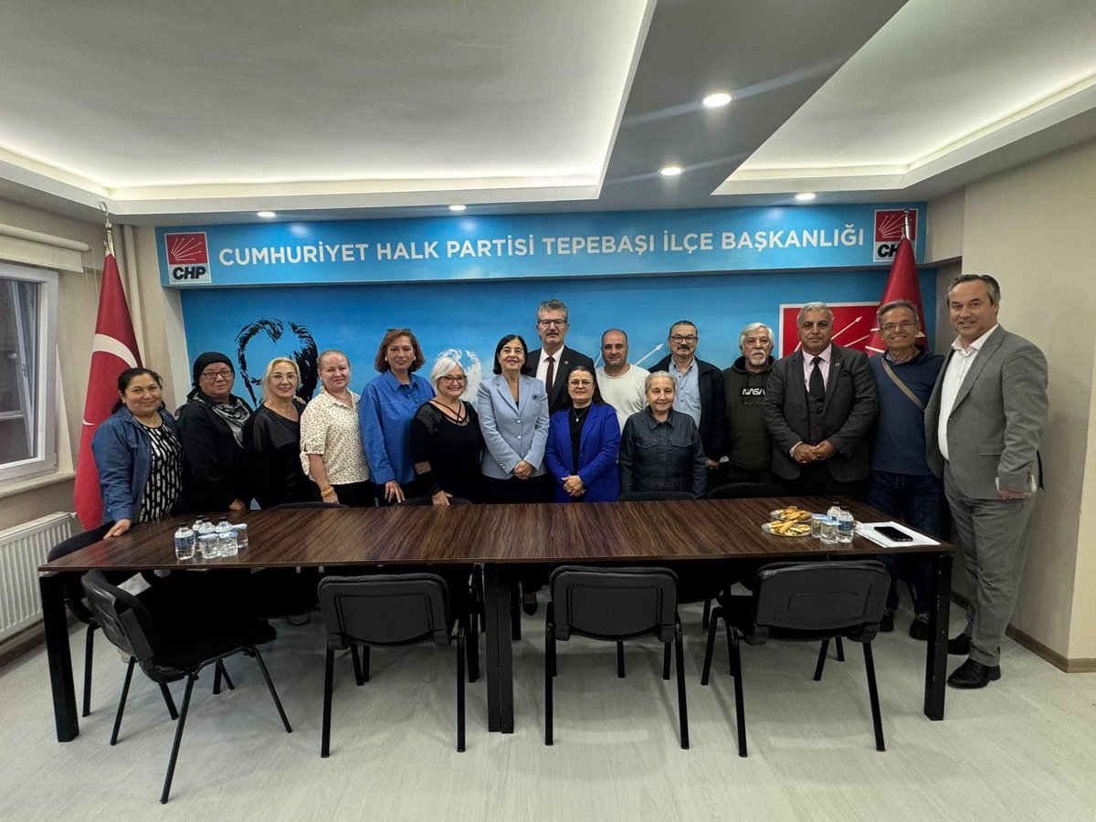 jalenursullu's tweet photo. 🔴 CHP TEPEBAŞI İLÇE BAŞKANLIĞI

Cumhuriyet Halk Partisi Eskişehir İl Kadın Kollarımızla birlikte Tepebaşı İlçe Başkanlığımızı ziyaret ederek, göreve yeni atanan İlçe Başkanımız Faruk Özkan ve Yönetim Kurulu üyelerimizle buluştuk.

Cumhuriyet Halk Partisi’nin köklü örgütlü gücü, birlik ve dayanışmasıyla Eskişehir’imiz ve hemşehrilerimizin sorunlarına çözüm üretmek, daha güzel gelecek kurmak için, omuz omuza çalışmalarımızı sürdürüyoruz.

Ebedi ve Tek Önderimiz Mustafa Kemal Atatürk’ün emanetine sahip çıkan ve mücadelesiyle partimize güç veren tüm yol arkadaşlarıma başarılar diliyorum.