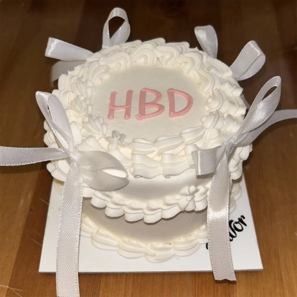 _BATW0MAN1's tweet photo. It’s my birthday ✨ https://t.co/huNTvakN5v