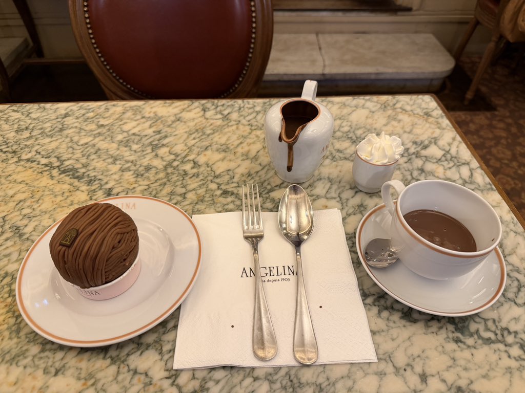 Tecklo2's tweet photo. モンブランは美味すぎた。
ホットチョコレートは概念を塗り替えられた(ココアじゃなくでマジで溶かしたチョコ) https://t.co/s47WUmaxHL