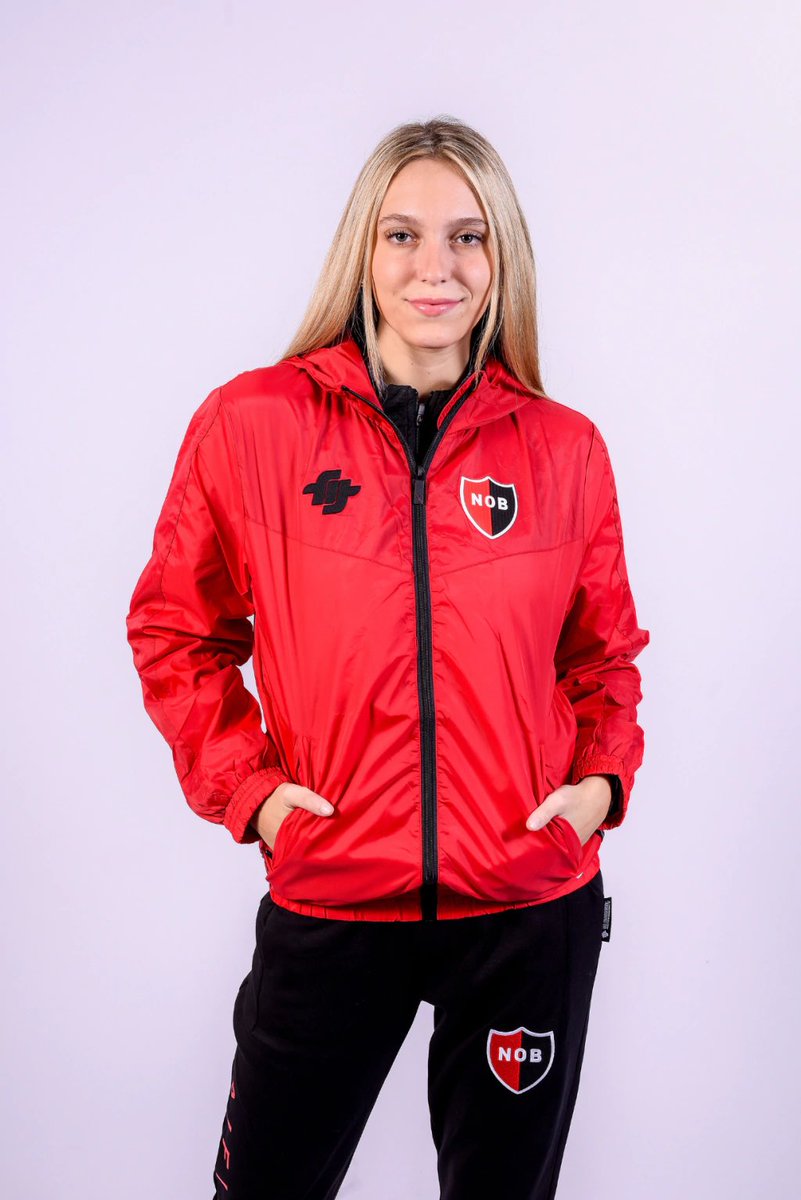 4Twiteros's tweet photo. Algo d la ropa que le hace la marca nueva a Newells https://t.co/MCV2MvlO0c