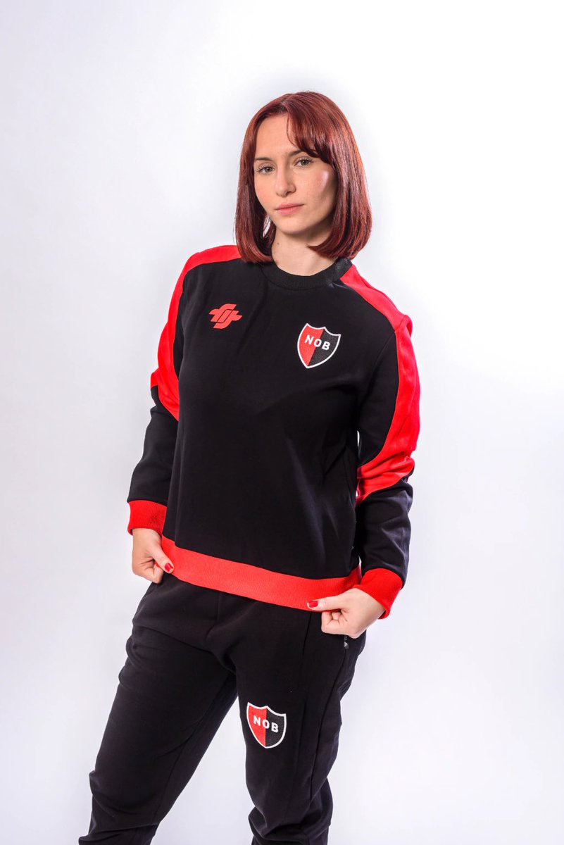 4Twiteros's tweet photo. Algo d la ropa que le hace la marca nueva a Newells https://t.co/MCV2MvlO0c
