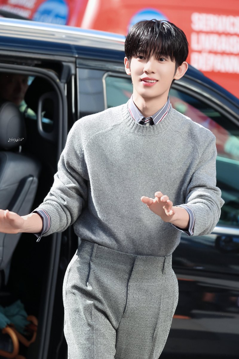 siuology's tweet photo. PARK SIWOO AT LANVIN PFWSS27
#PARKSIWOOxLANVIN
#LANVINPFWSS27
#PARKSIWOO https://t.co/CjjBKJmHqo