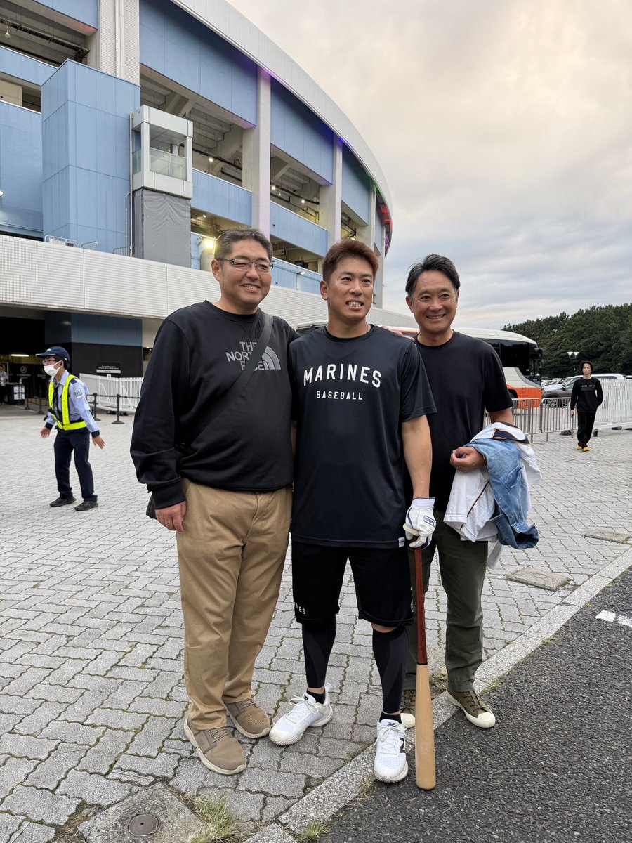kinchan777get's tweet photo. 角ちゃん今まで
キャンプ、シーズン、WBC、オールスター、引退試合と沢山楽しませてもらった！
なんかさみしいし、名残惜しいけど、、、
20年現役を続けたのは凄かった！
本当にお疲れ様でした！
これからの長い人生も角ちゃんらしく！
ありがとう😊
#角中勝也 #ロッテ #引退 https://t.co/X7EisS11wL